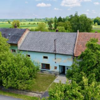 Prodej stavební parcely 633 m&sup2; Uhřičice