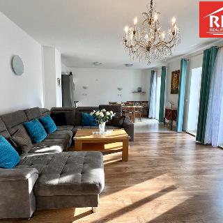 Prodej bytu 3+kk 89 m² Mariánské Lázně, Lesní