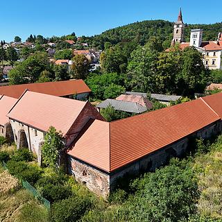 Prodej historického objektu 8074 m&sup2; Sázava
