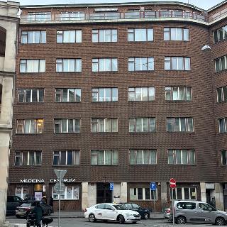 Pronájem bytu 1+kk a garsoniéry 35 m² Praha, Sokolská