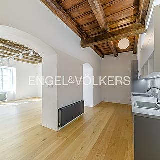 Pronájem bytu 2+1 94 m² Praha