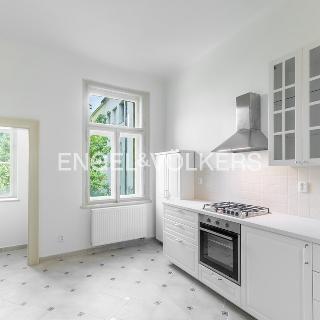 Pronájem bytu 2+1 72 m² Praha, Milešovská