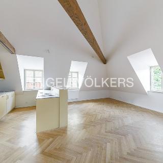 Pronájem bytu 4+kk 118 m² Praha