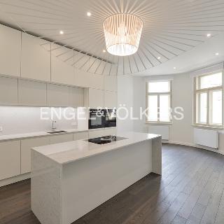 Pronájem bytu 4+kk 137 m² Praha, Laubova