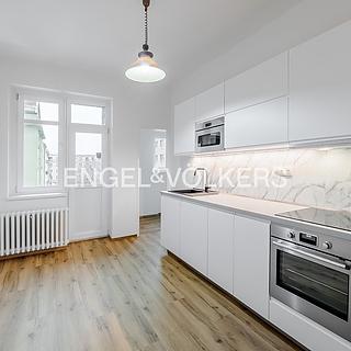 Pronájem bytu 2+1 87 m&sup2; Praha