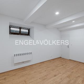 Pronájem bytu 2+kk 35 m² Praha