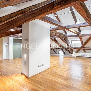 Pronájem bytu 3+kk 155 m&sup2; Praha