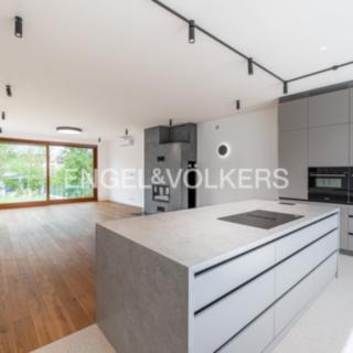 Pronájem rodinného domu 219 m² Praha