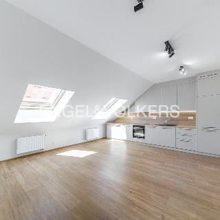 Pronájem bytu 3+kk 79 m² Praha, U Santošky