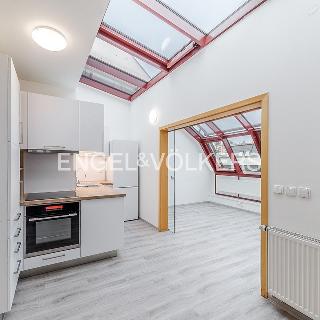 Pronájem bytu 4+1 80 m² Praha, Pod Klamovkou