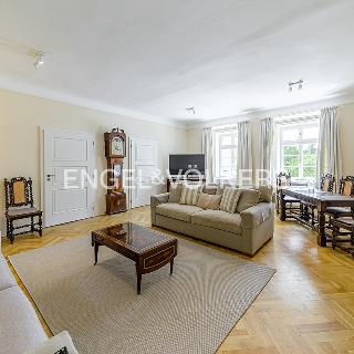 Pronájem bytu 3+1 78 m² Praha, Újezd