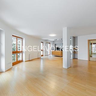 Pronájem bytu 5+kk 170 m&sup2; Praha