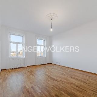 Pronájem bytu 2+1 83 m² Praha, Malostranské nábřeží