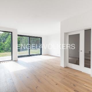 Pronájem rodinného domu 194 m² Praha, Vášové