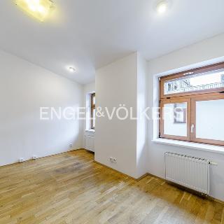 Pronájem kanceláře 92 m² Praha, Pobřežní