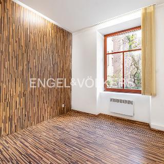 Pronájem bytu 2+kk 55 m² Praha, Černomořská