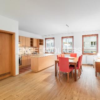 Pronájem bytu 3+kk 82 m² Praha, Petrohradská