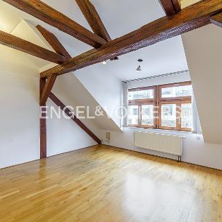 Pronájem kanceláře 126 m² Praha, Pobřežní