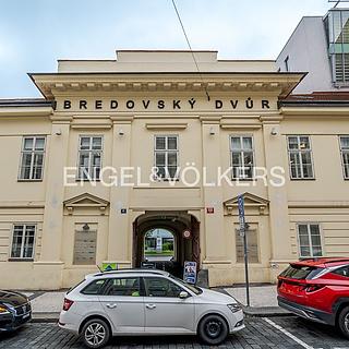 Pronájem kanceláře 300 m&sup2; Praha