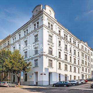 Pronájem kanceláře 451 m&sup2; Praha