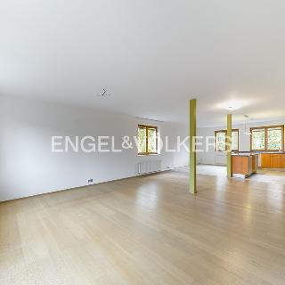 Pronájem bytu 5+kk 179 m² Praha