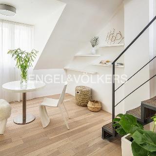 Pronájem bytu 1+1 38 m² Praha, Holečkova