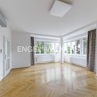Pronájem vily 365 m² Praha