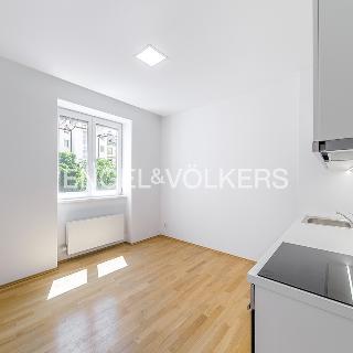 Pronájem bytu 2+1 65 m² Praha, Parléřova