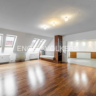Pronájem bytu 4+1 194 m² Praha