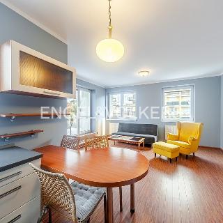 Pronájem bytu 2+kk 58 m² Praha, Dělená