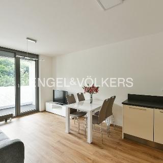 Pronájem bytu 2+kk 55 m² Praha, Hlaváčkova