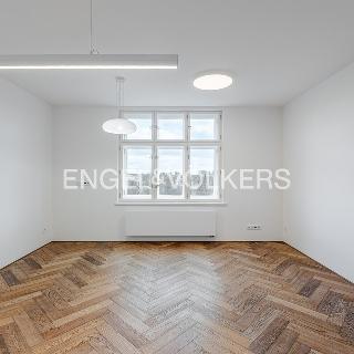 Pronájem bytu 2+kk 65 m² Praha