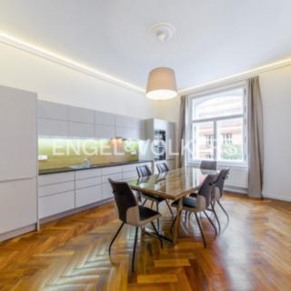 Pronájem bytu 4+1 146 m² Praha