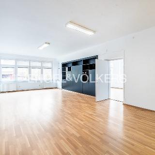 Pronájem kanceláře 144 m² Praha, Podkovářská