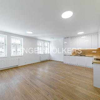 Pronájem bytu 3+kk 85 m² Praha, U Santošky