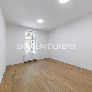 Pronájem bytu 2+kk 44 m² Praha, U Santošky