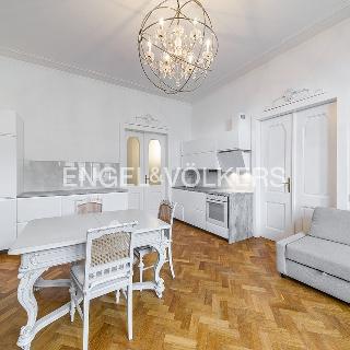 Pronájem bytu 3+kk 86 m² Praha, Janáčkovo nábřeží