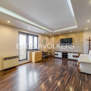 Pronájem bytu 1+1 36 m² Praha, Družstevní