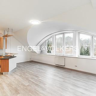 Pronájem bytu 3+kk 93 m&sup2; Praha