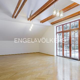 Pronájem bytu 5+1 a více 240 m² Praha, Nad hradním vodojemem