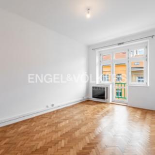 Pronájem bytu 1+1 30 m² Praha, Slovinská