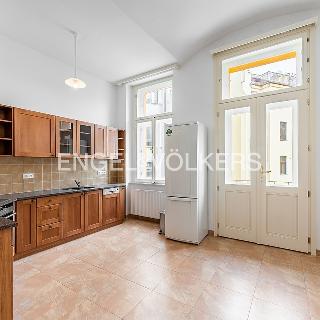 Pronájem bytu 2+1 80 m² Praha, V kolkovně