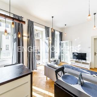 Pronájem bytu 2+kk 56 m² Praha