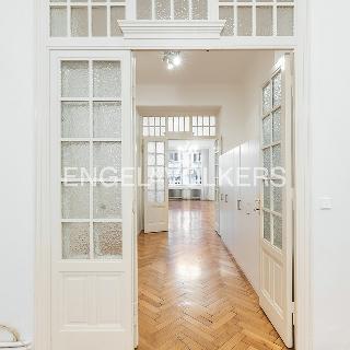 Pronájem bytu 2+1 92 m² Praha, Janáčkovo nábřeží