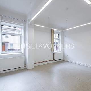 Pronájem kanceláře 70 m&sup2; Praha