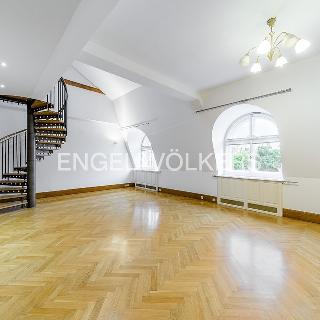 Pronájem bytu 4+1 164 m² Praha