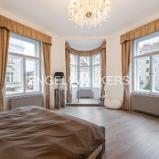 Pronájem bytu 5+1 a více 211 m² Praha