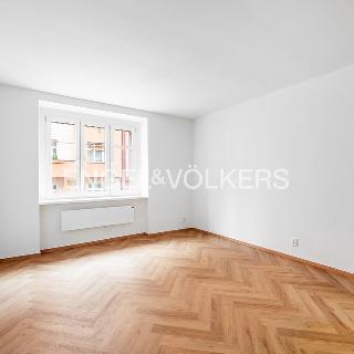 Prodej bytu 1+kk a garsoniéry 27 m² Praha, Přístavní