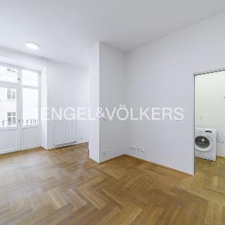 Pronájem bytu 1+kk a garsoniéry 33 m² Praha, Vyšehradská