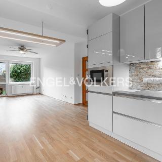 Pronájem bytu 3+kk 64 m² Praha, Churáňovská